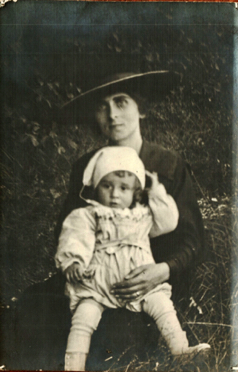Henry-Louis et sa mère Henry-Louis et sa mère