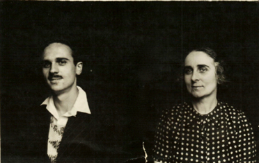 Henry-Louis et sa mère. Marqué au dos : "Retour d'exode, août-septembre 1940"