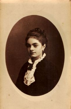 Sophie Dansault, grand-mère maternelle de Marguerite. Sophie Dansault, grand-mère maternelle de Marguerite.
