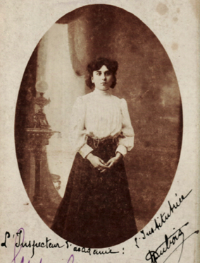 Marguerite Dubois, à son entrée en fonction comme institutrice Marguerite Dubois, à son entrée en fonction comme institutrice