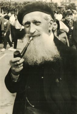 Marqué au dos : "Portrait : Henri Baratin avec sa pipe ! Cliché de M. Ichisto, reçu le 10 août 1968 en 2 exemplaires" (79 ans)
