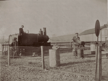 Marqué au dos : construction de la ligne de chemin de fer d'intérêt local de Joigny Auxerre. Février 1912