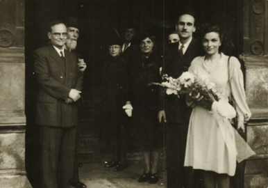 Le mariage. Avec Aristide Beslais, Georges Dubois, Henriette Baratin, une inconnue (peut-être Simone Devouassoux), Madeleine Vérillotte, Marie-Madeleine